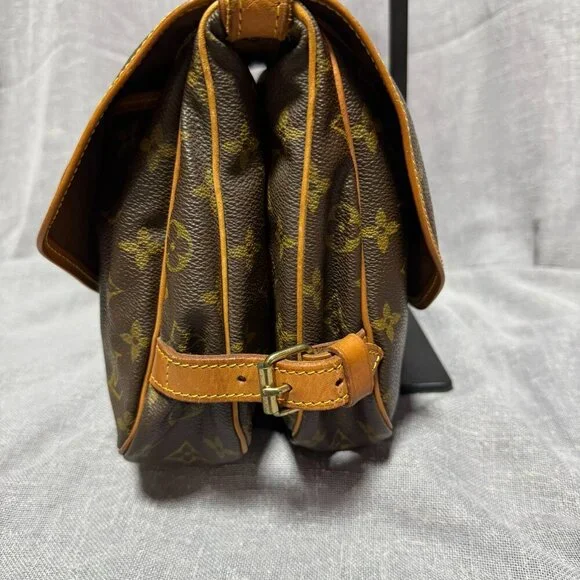 **Authentic** Louis Vuitton Saumur 30 - Picture 8 of 15